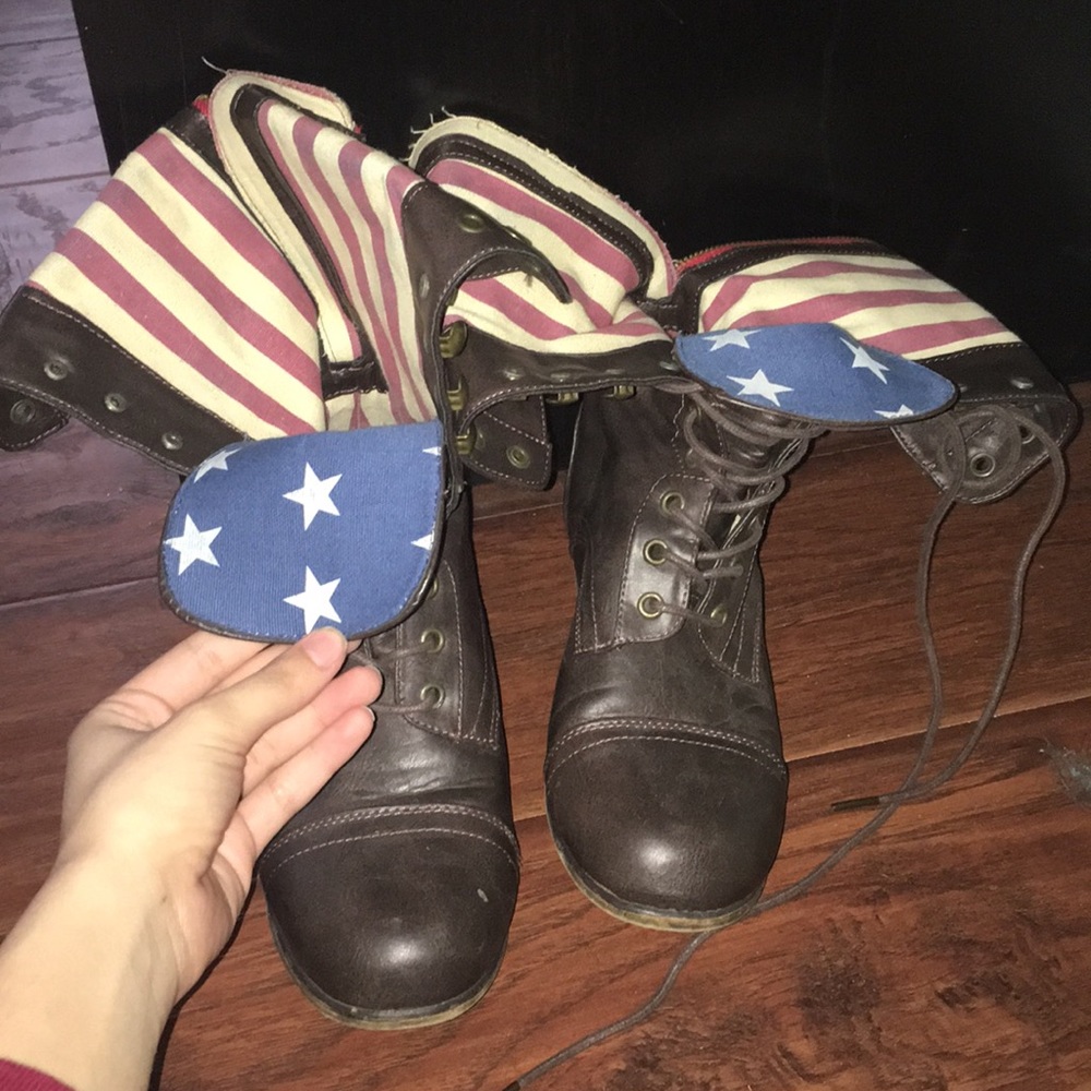 ❌SOLD❌ MAKE OFFERS EUC Brown Combat Boots